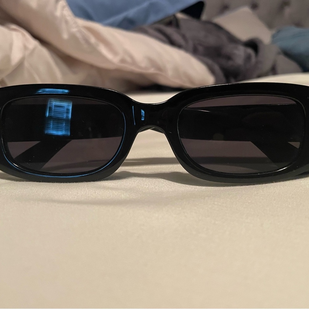 black 90s sunglasses